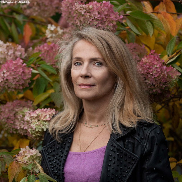 &copy; Magda Hueckel